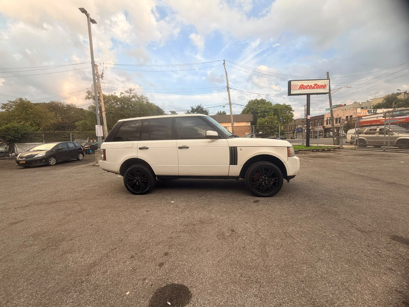 White Land Rover Range Rover - photo 2