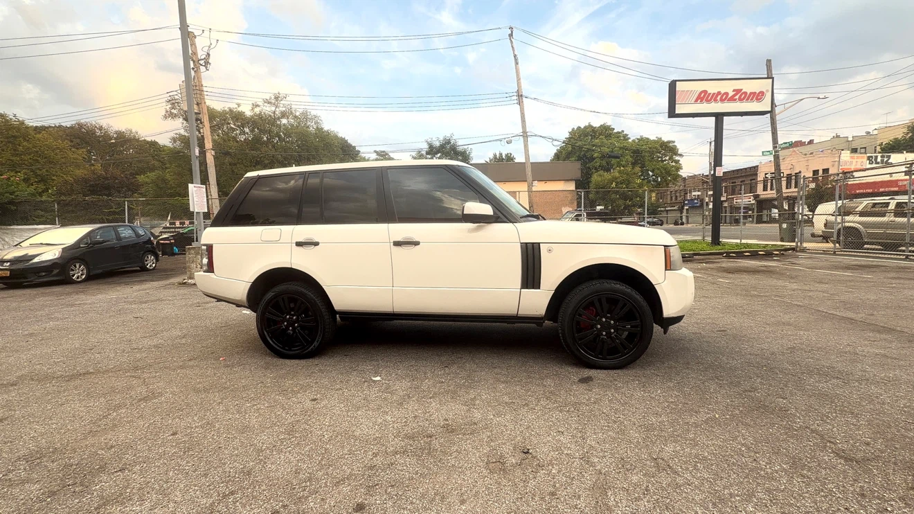 White Land Rover Range Rover - photo 3