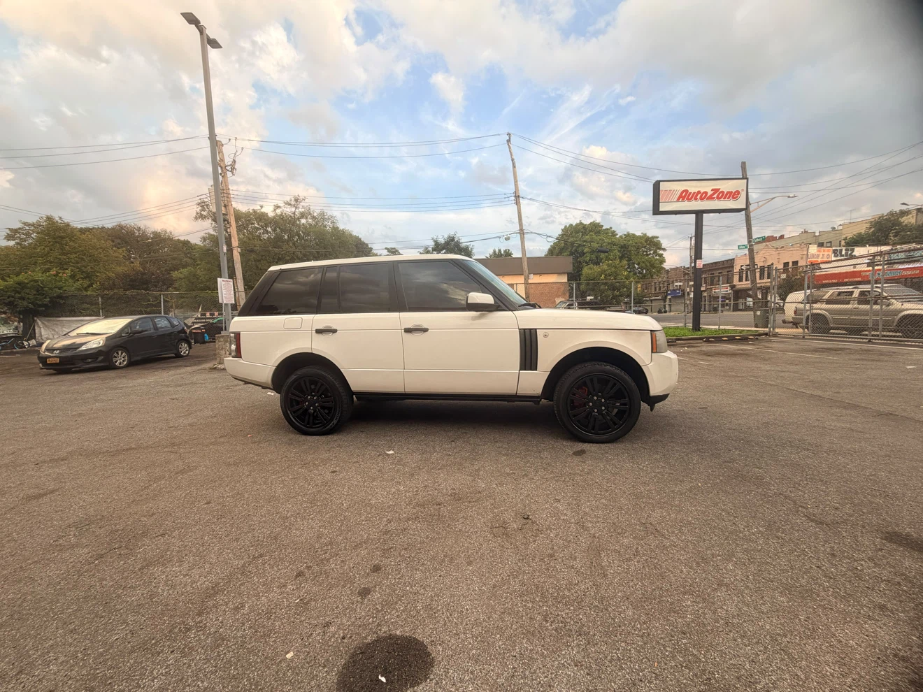 White Land Rover Range Rover - photo 4