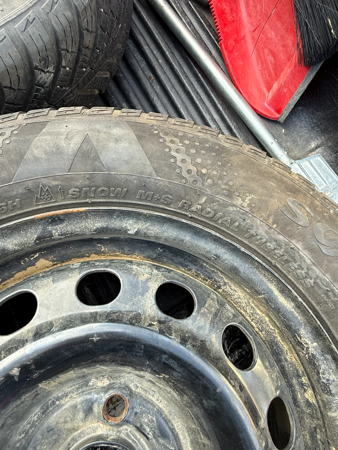 Set of 4 Kumho Solus 185/65 R14 All-Season Tires - photo 2