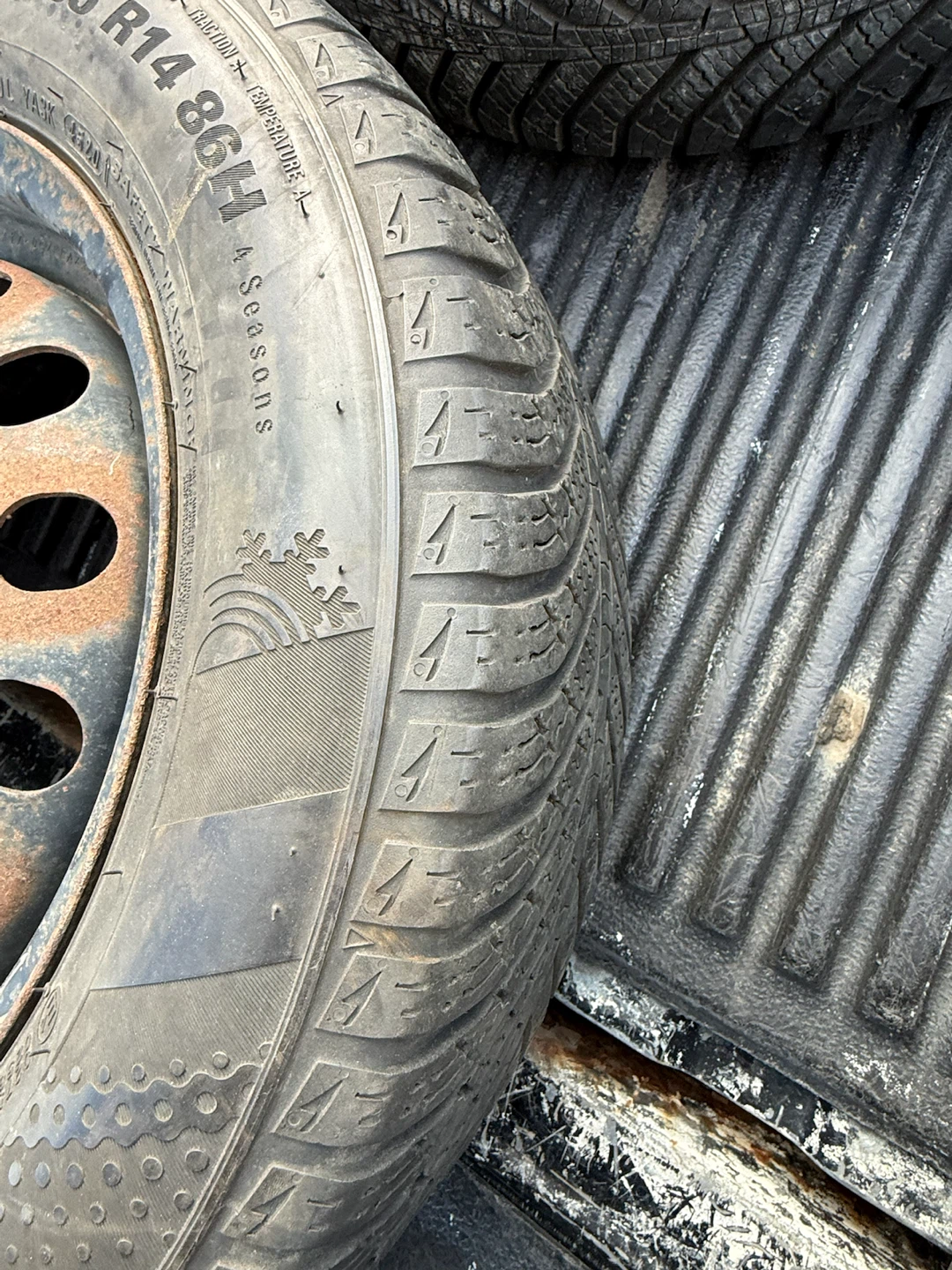 Set of 4 Kumho Solus 185/65 R14 All-Season Tires - photo 4
