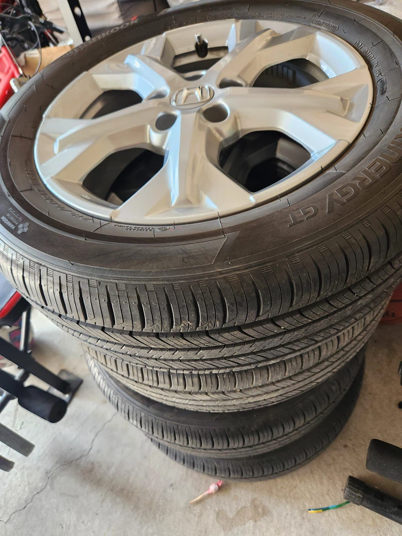 All season Hankook tires + OEM rims 215/60R17 - photo 4