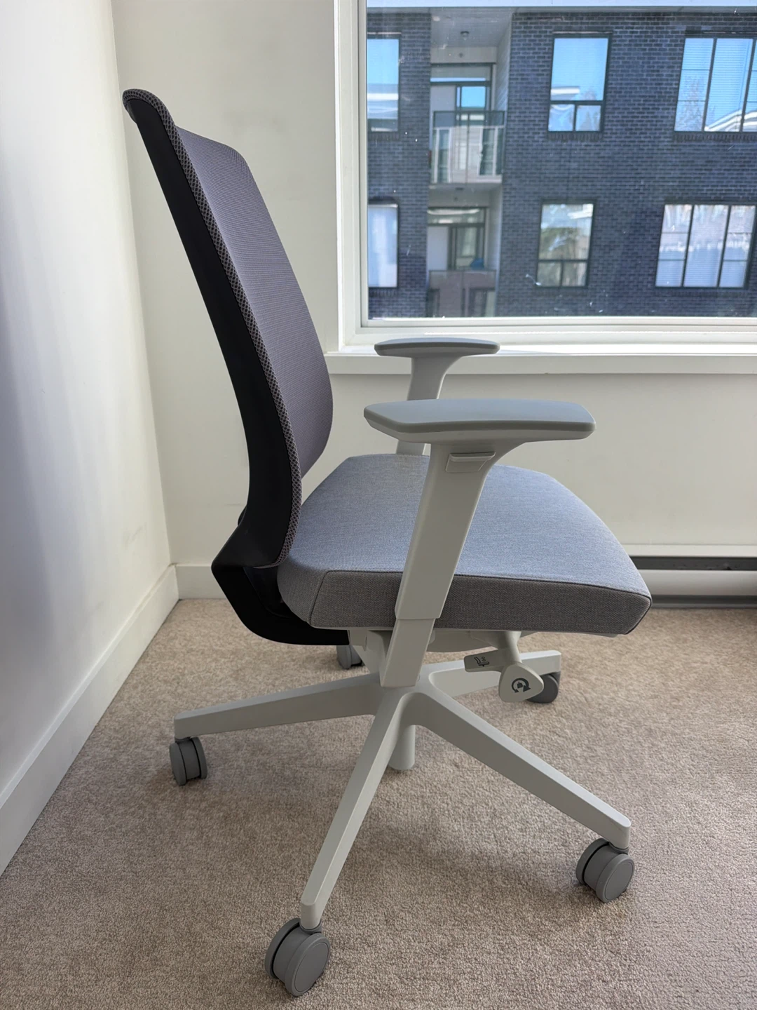 Grey Office Chair with Mesh Back (Knoll K.Task Chair) - photo 2