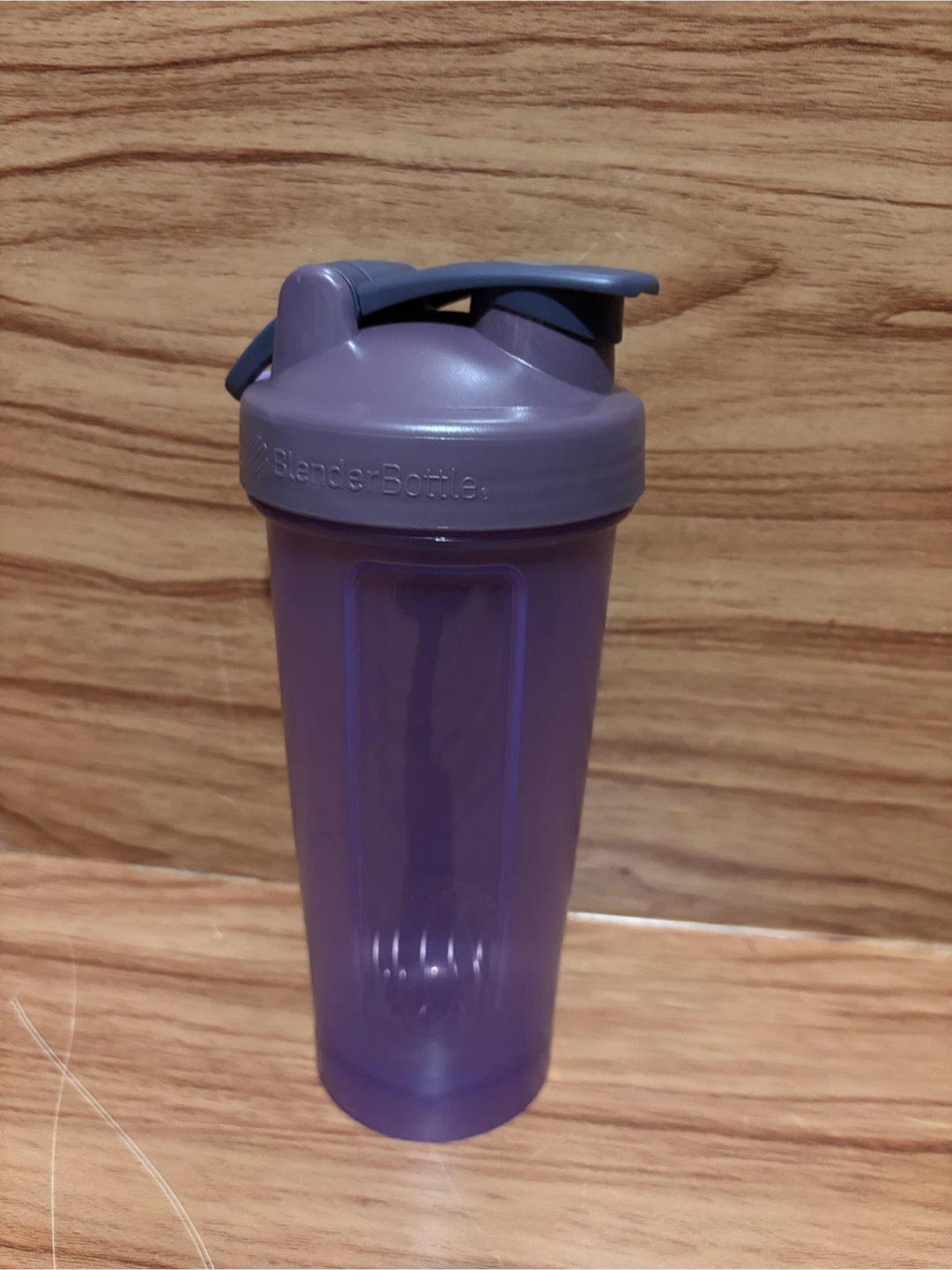 Brand new! BlenderBottle Classic V2 Shaker Bottle 28oz