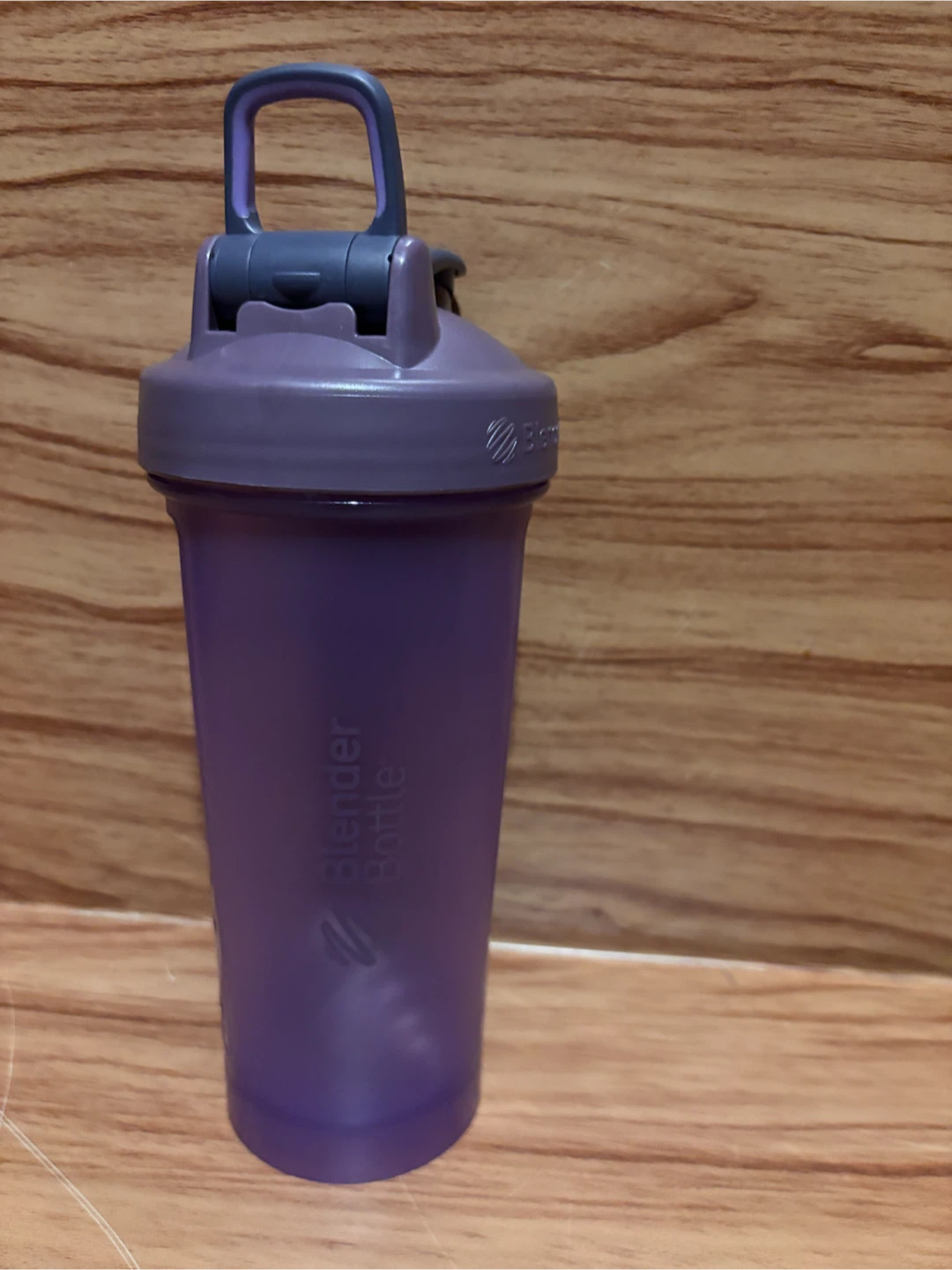 Brand new! BlenderBottle Classic V2 Shaker Bottle 28oz - photo 2