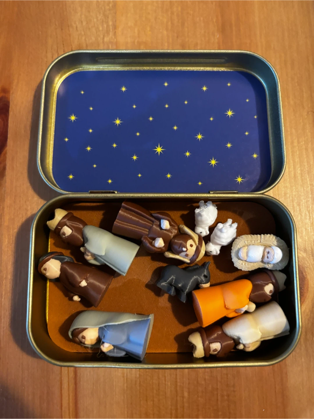 Miniature Nativity Set in Decorative Tin - photo 4