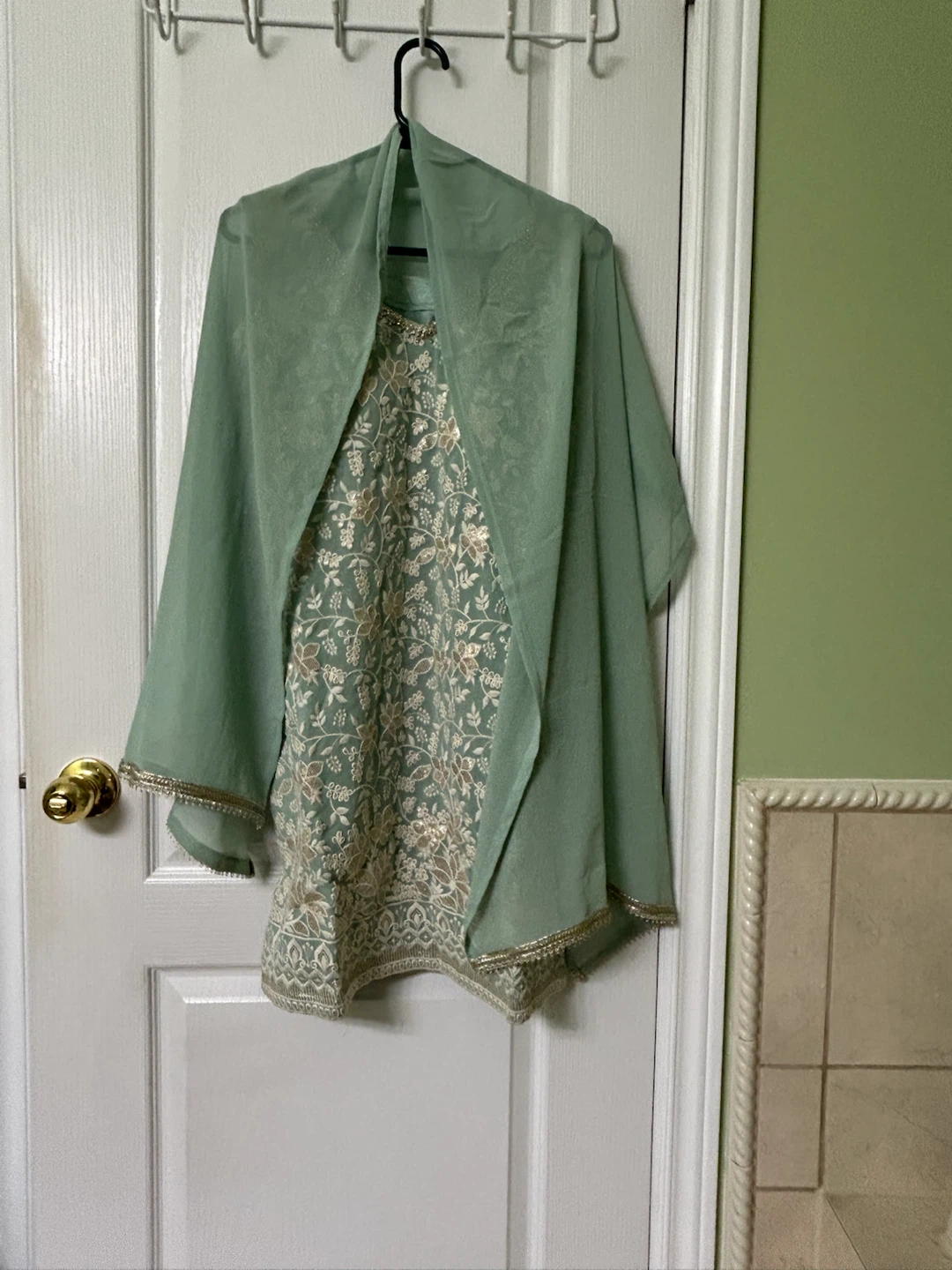 New/Unworn 3-Piece Indian Outfit – Sage Green & Gold - photo 2