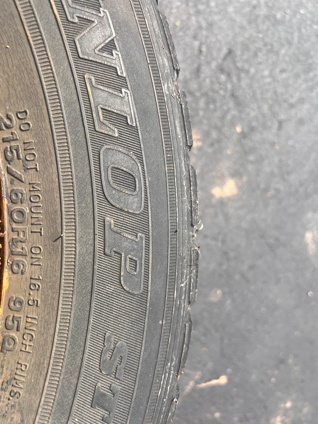 Dunlop 215/60R16 Tire