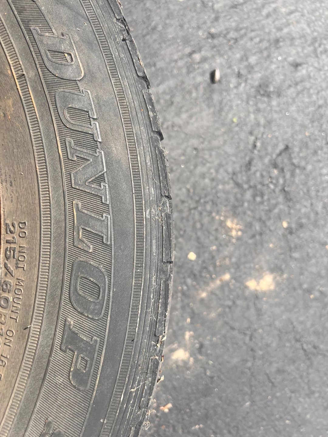 Dunlop 215/60R16 Tire - photo 3