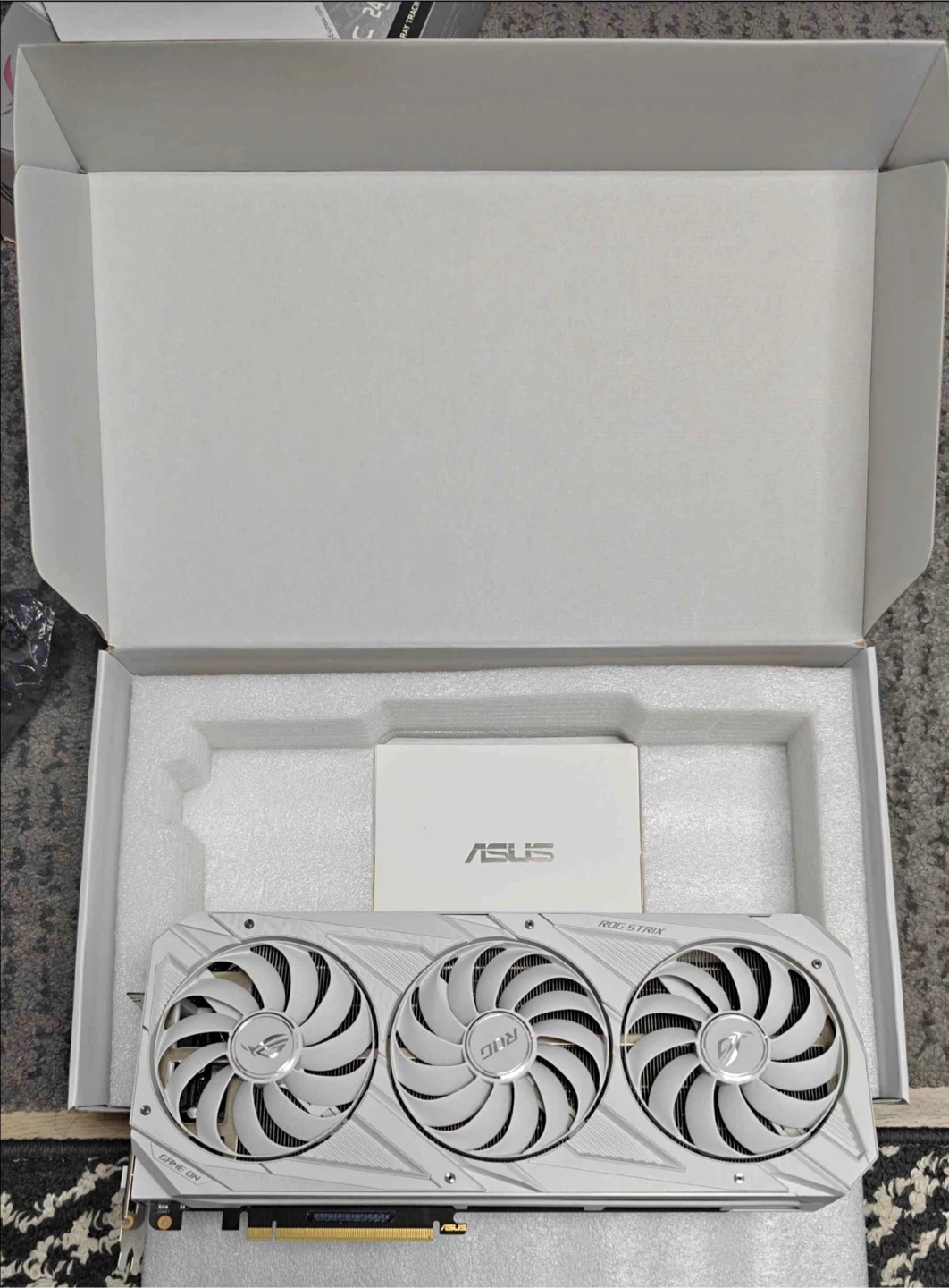 ASUS ROG Strix GeForce RTX 3090 White Edition