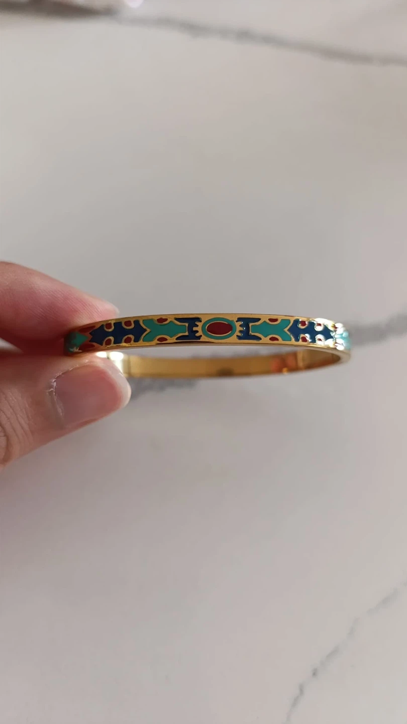 Gold-Tone Enamel Hinged Bangle Bracelet - photo 4