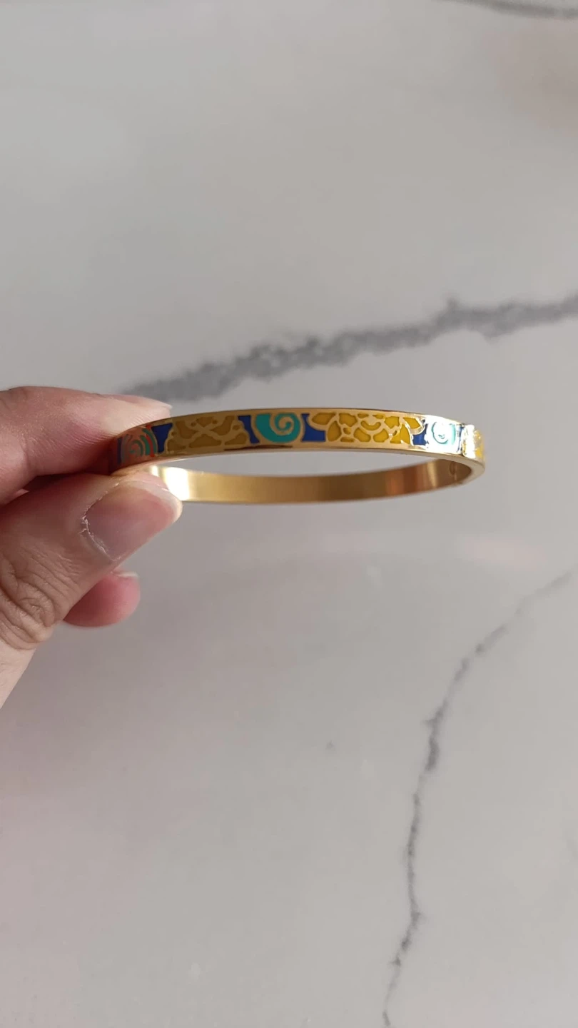 Gold-Tone Enamel Hinged Bangle Bracelet - photo 5