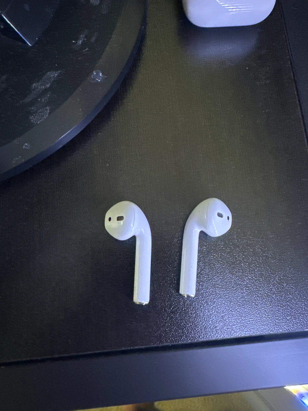 Apple AirPods with Charging Case - photo 2