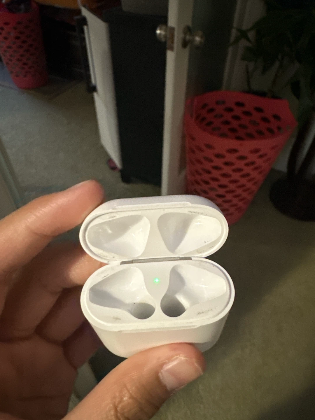 Apple AirPods with Charging Case - photo 3