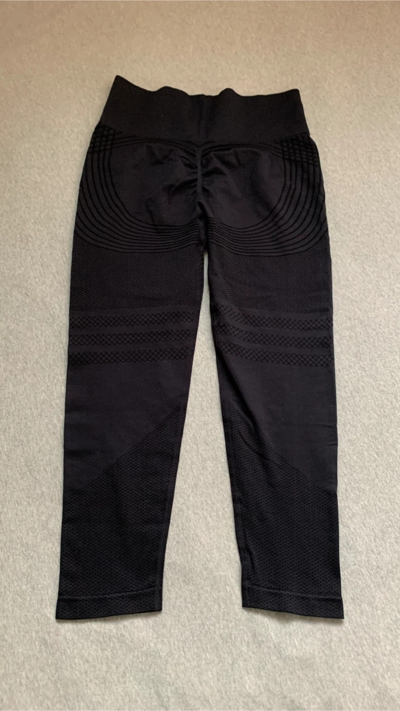 Scrunch Butt Lifting Leggings - Size XXL (2 pairs available) - photo 2