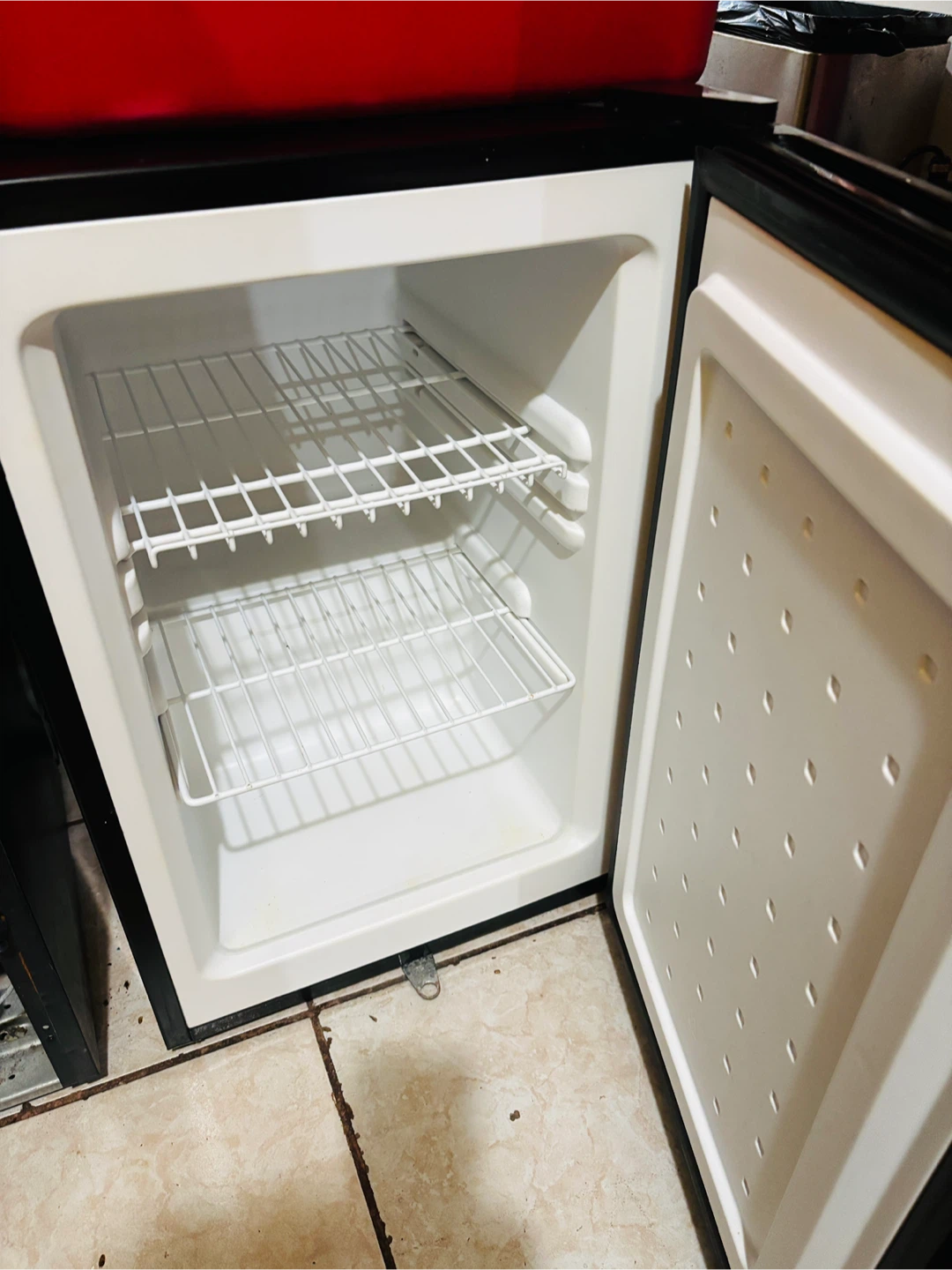 Whynter Compact Refrigerator - photo 2
