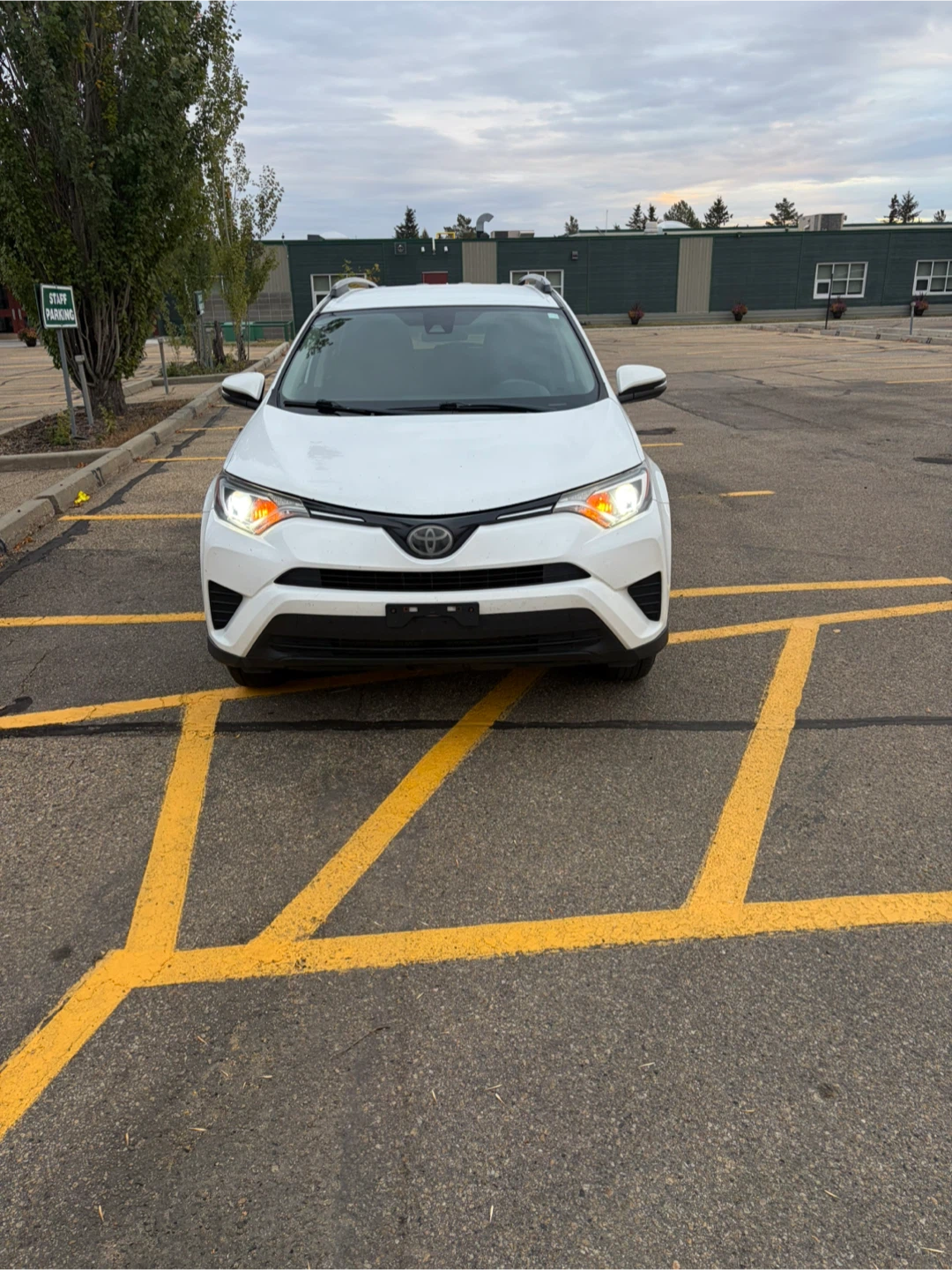 2018 Toyota RAV4 LE AWD - photo 4