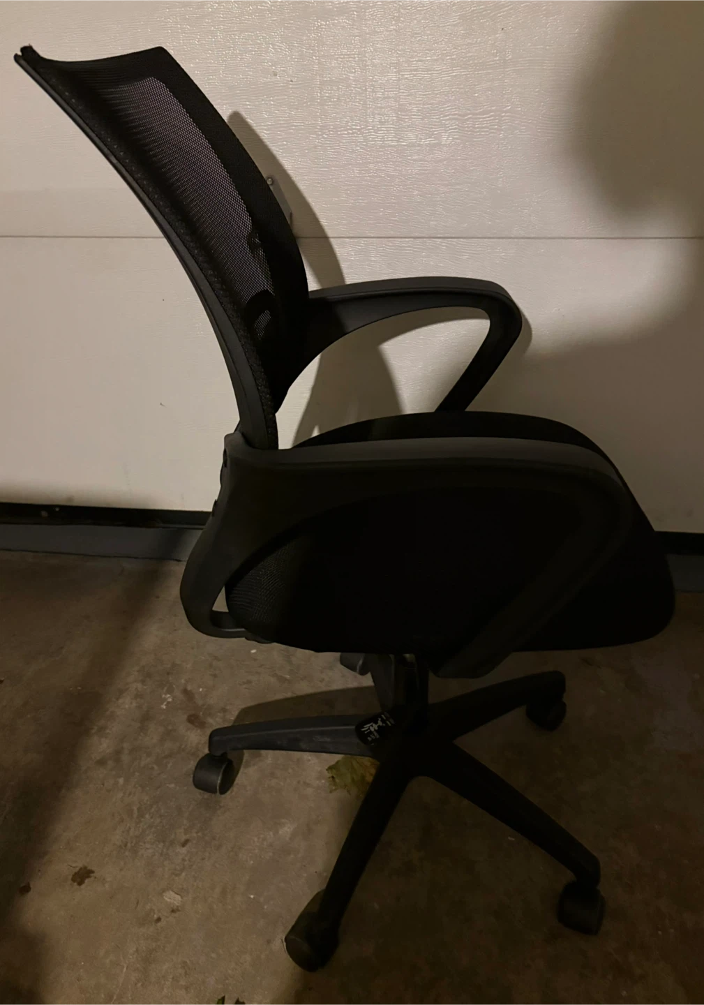 Black Mesh Office Chair - photo 2