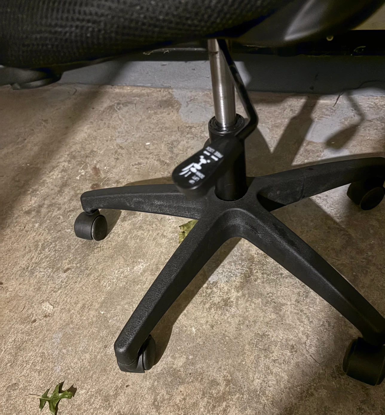 Black Mesh Office Chair - photo 4