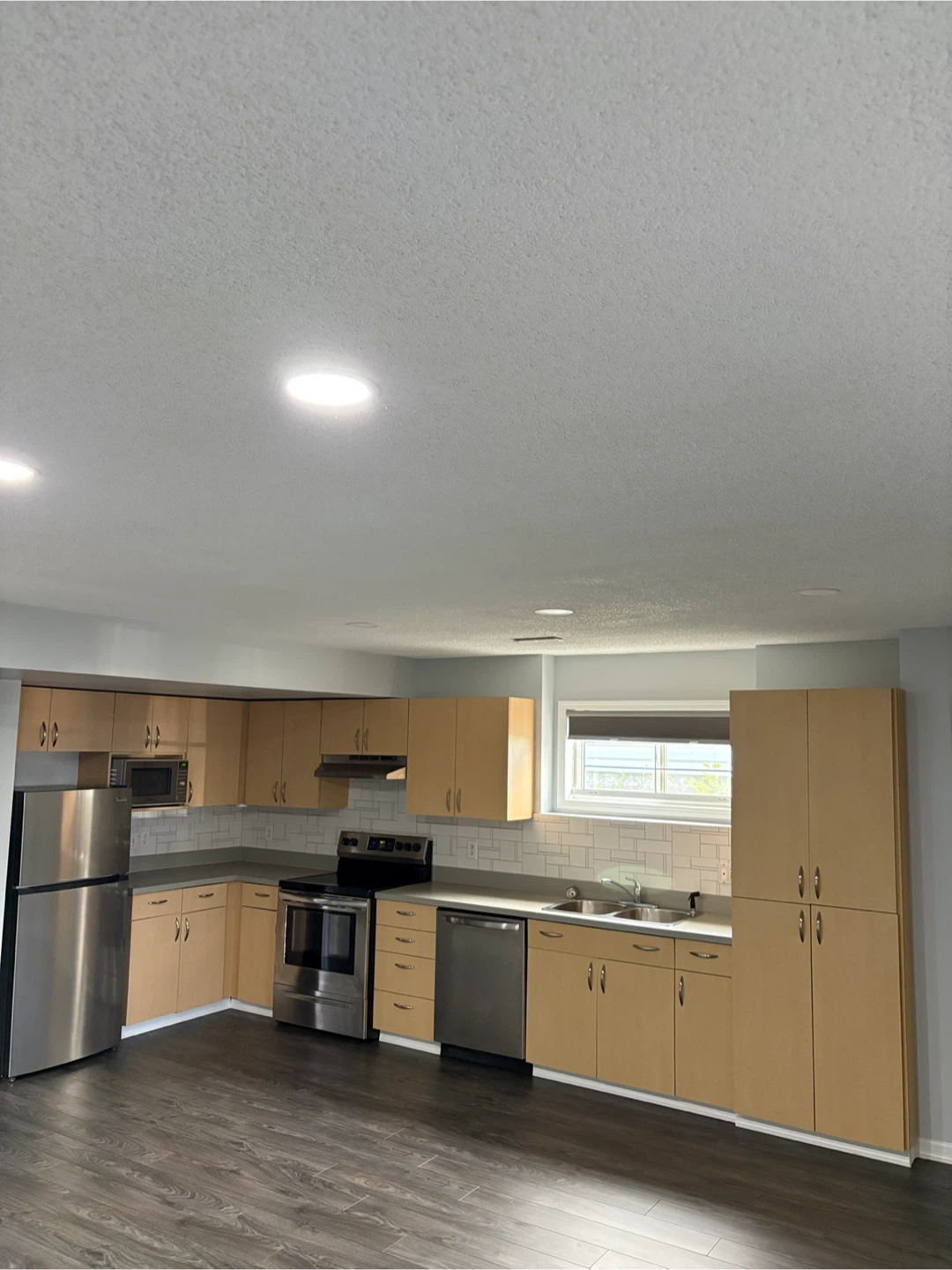 2 bedroom basement suite! - photo 3