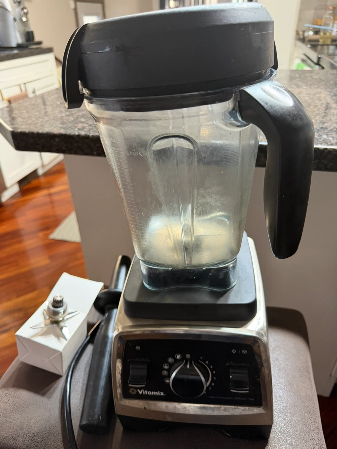 Vitamix Professional Series 750 Blender
