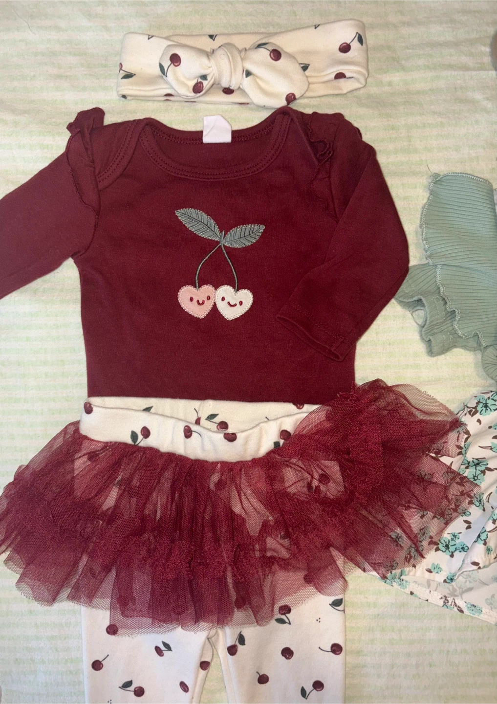 Gently used - like new Baby Girl Clothing 0-3M - photo 2