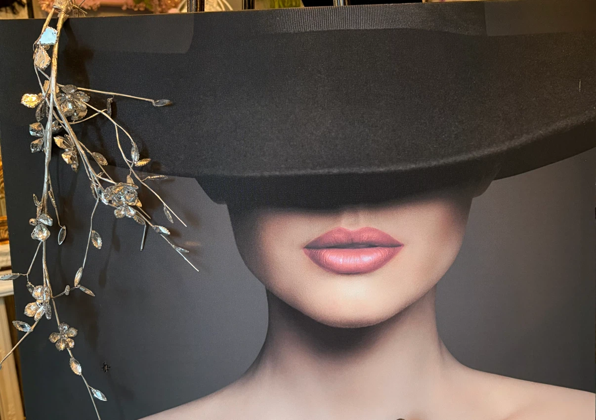 ELEGANT WOMAN BLACK HAT CANVAS