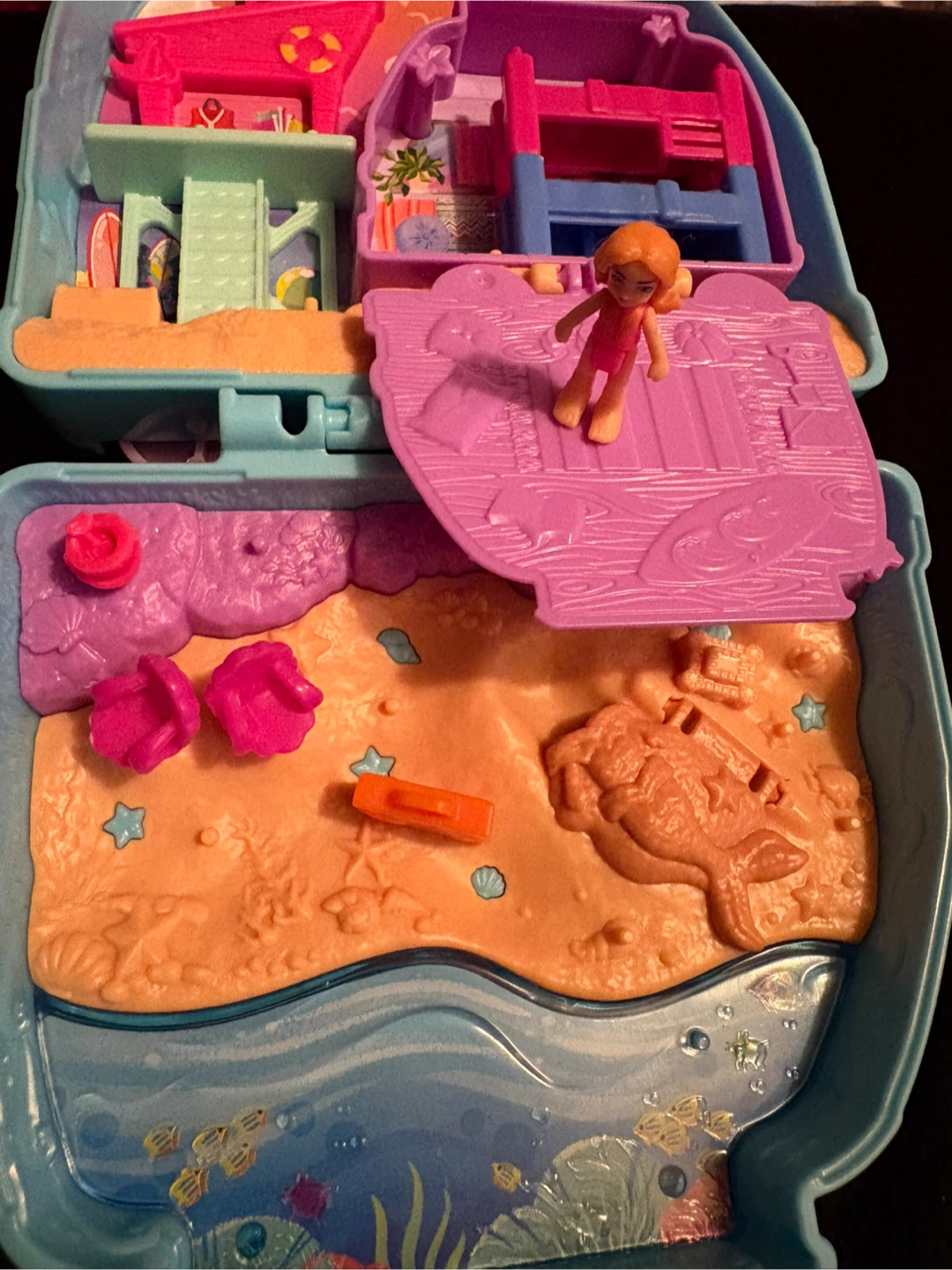 Polly Pocket Beach Camper Playset - photo 3