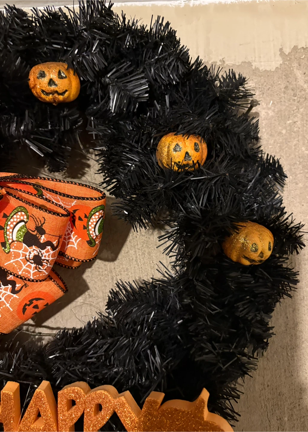 Halloween wreath with pumpkins and ribbon - photo 3