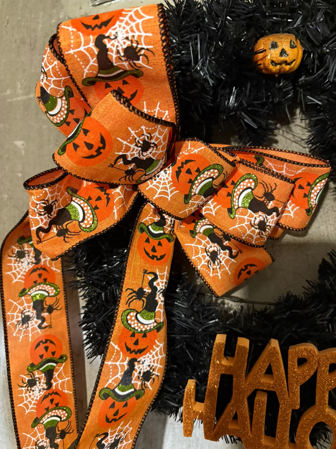 Halloween wreath with pumpkins and ribbon - photo 4
