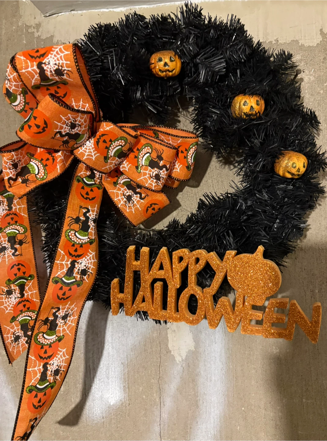Halloween wreath with pumpkins and ribbon - photo 5