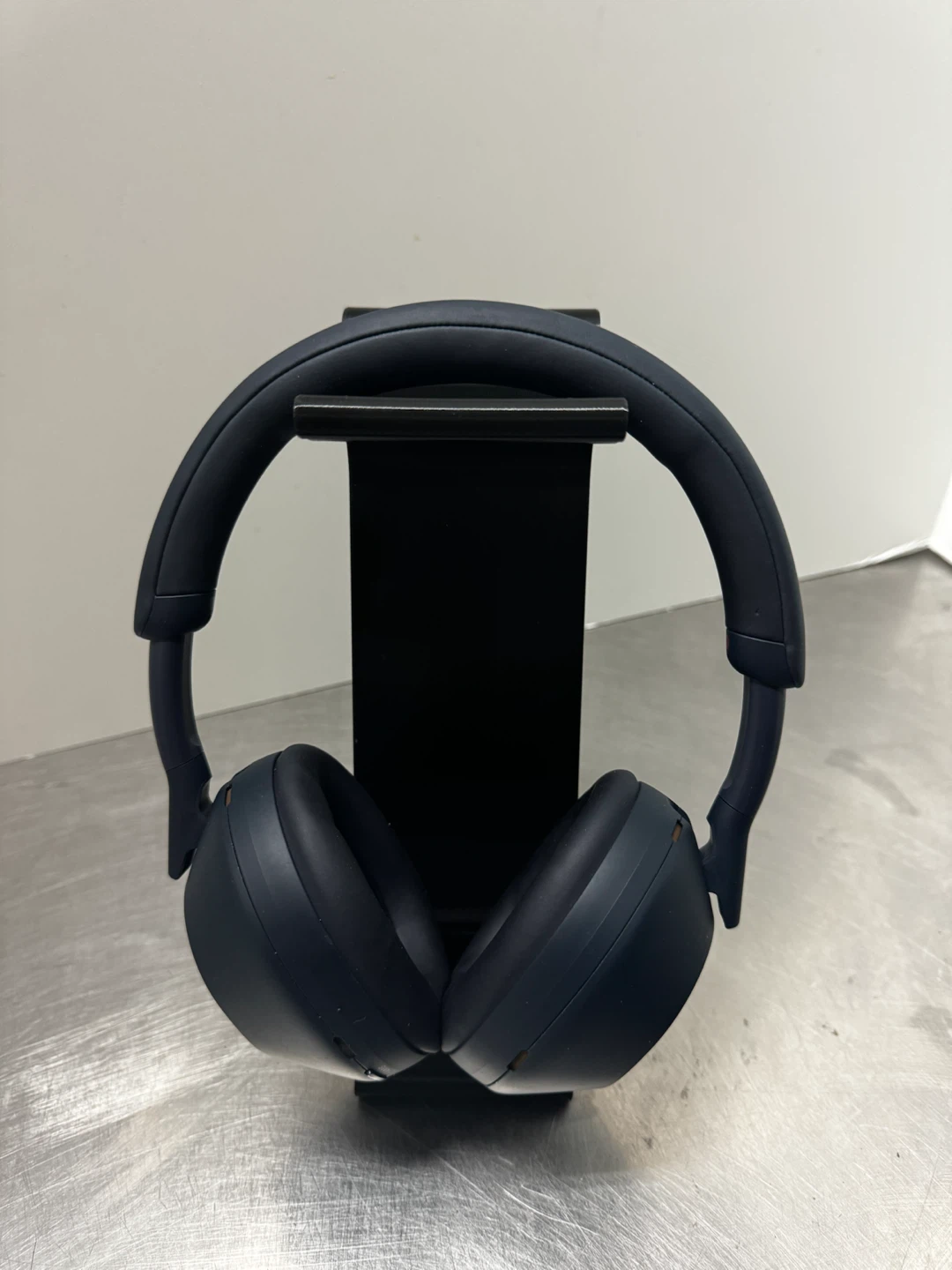 Sony Noise Cancelling Headphones with Stand