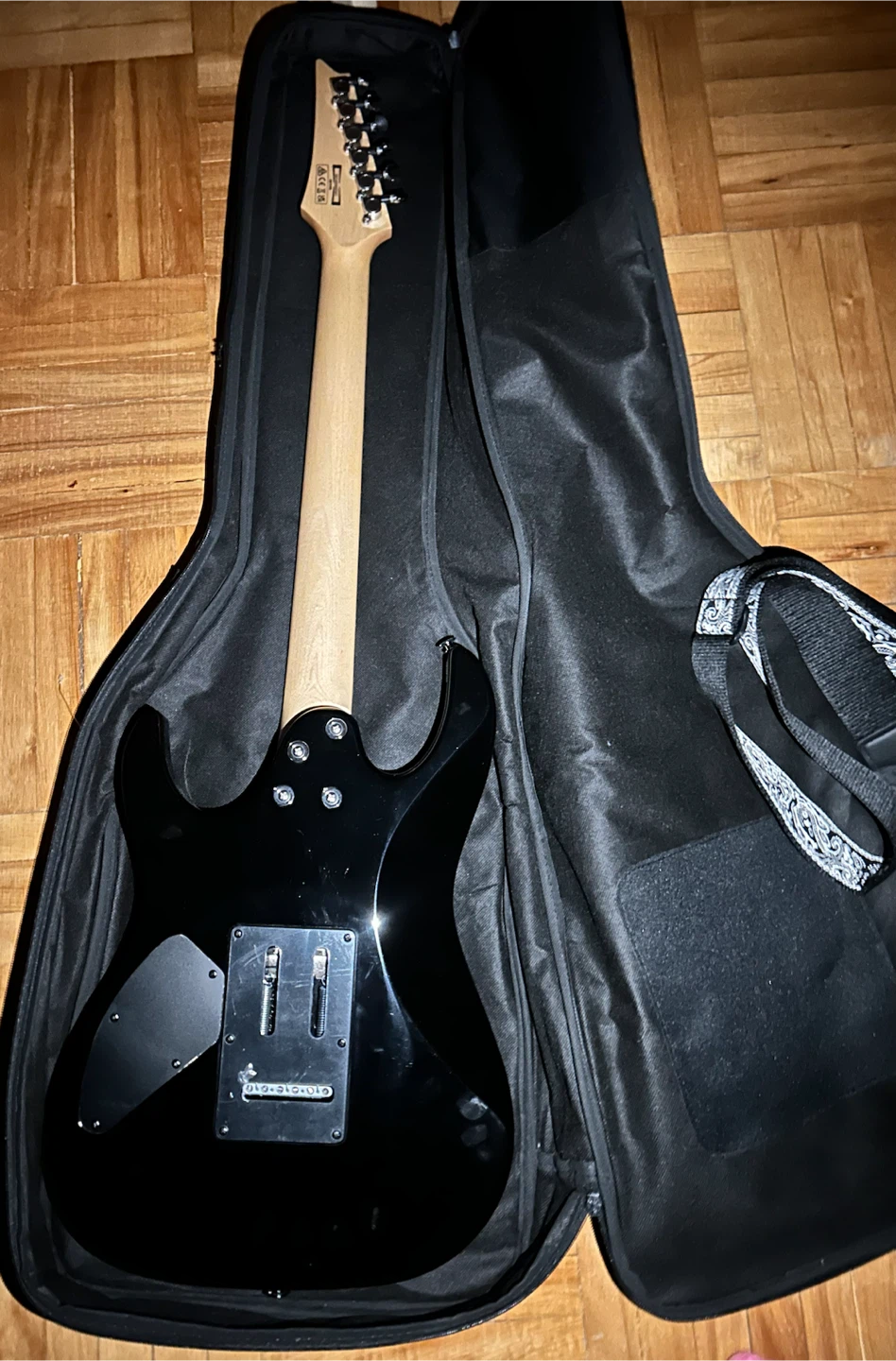 Ibanez Electric Guitar with Gig Bag - photo 2