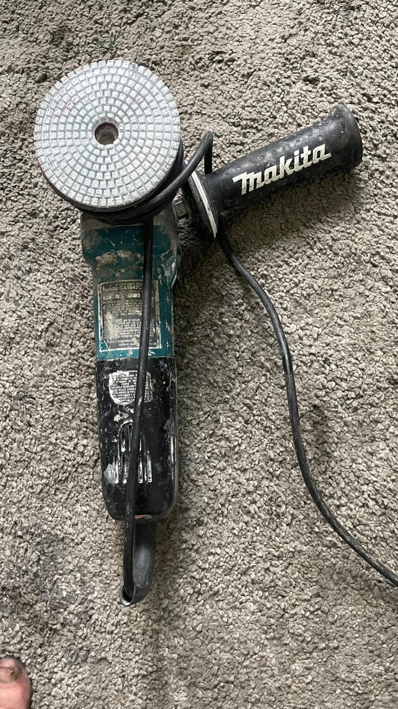 Makita Angle Grinder and skill saw combo