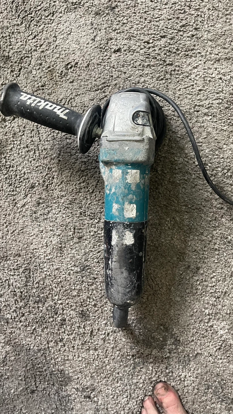Makita Angle Grinder and skill saw combo - photo 2