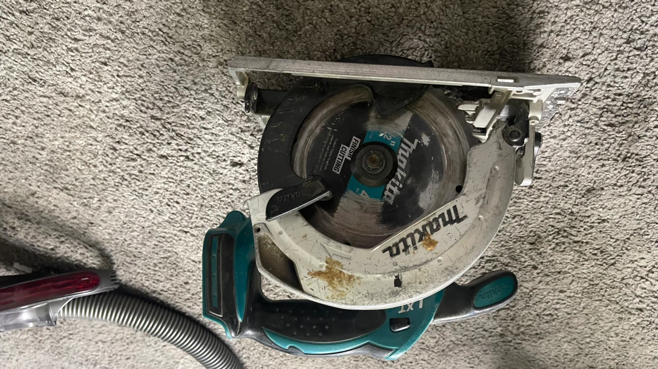 Makita Angle Grinder and skill saw combo - photo 4