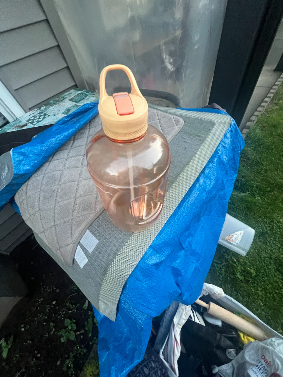 Large motivational water bottle with straw - photo 2