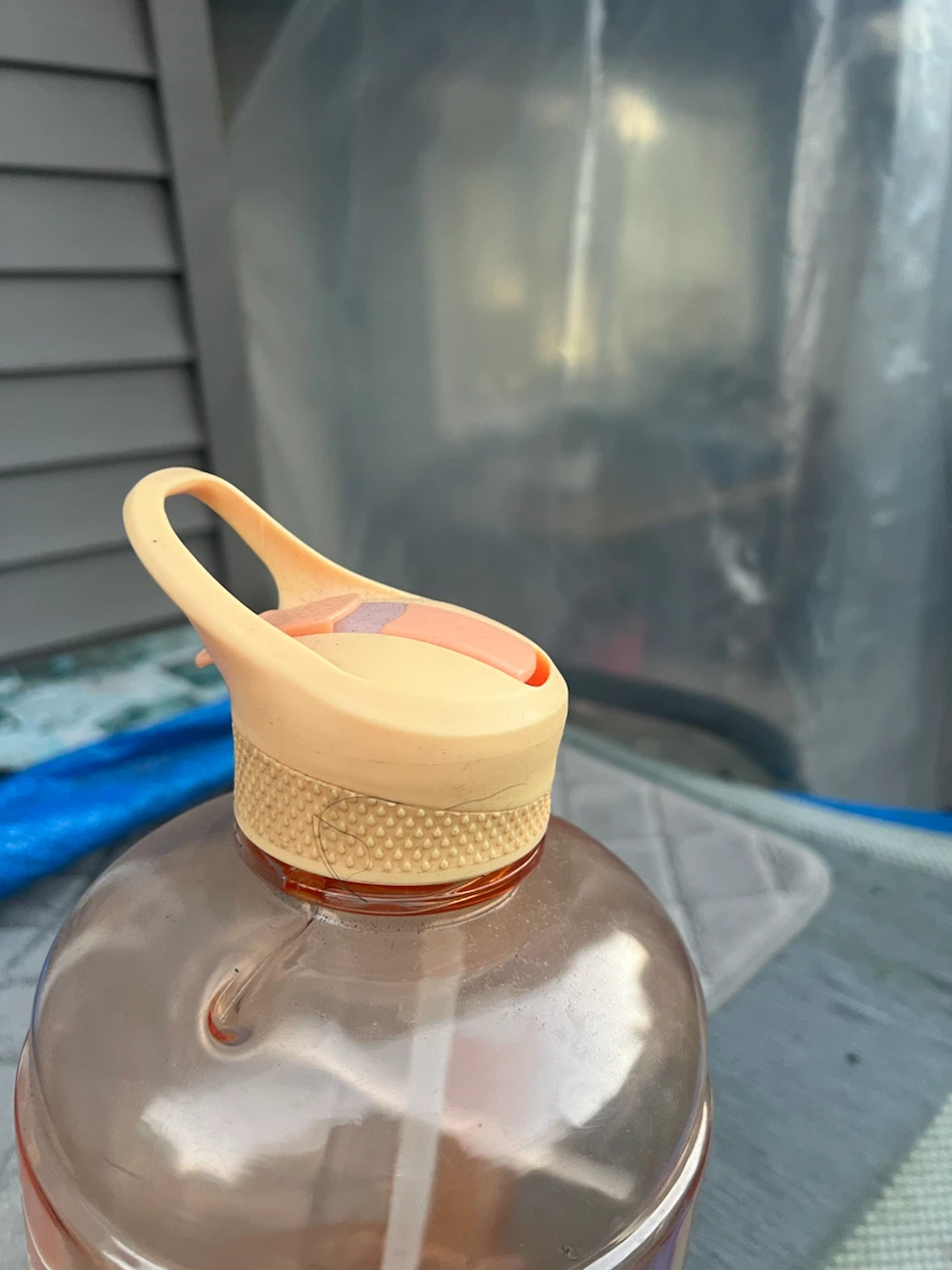 Large motivational water bottle with straw - photo 3