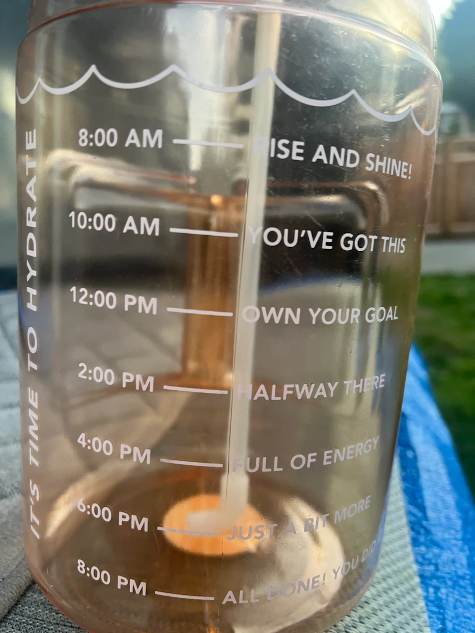 Large motivational water bottle with straw - photo 5
