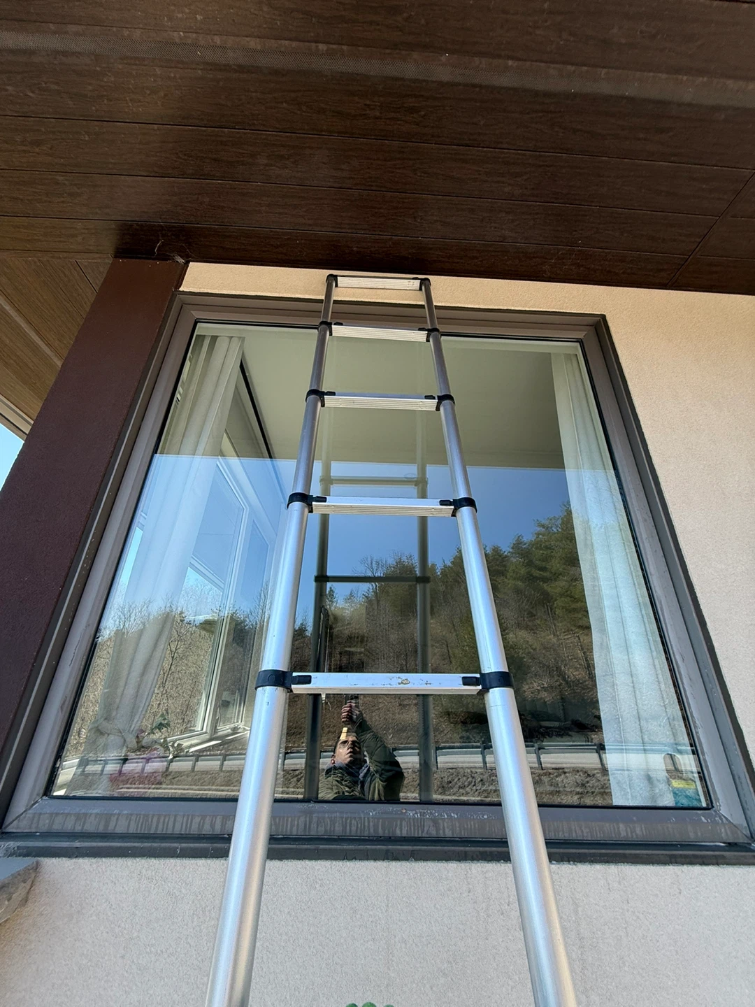 Window Cleaning - photo 2
