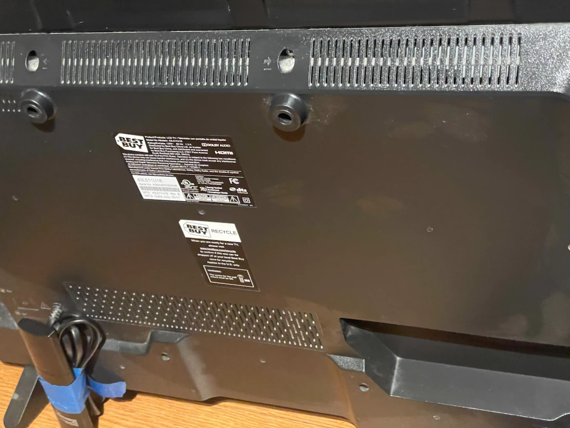 Toshiba 43-inch LCD TV - photo 3
