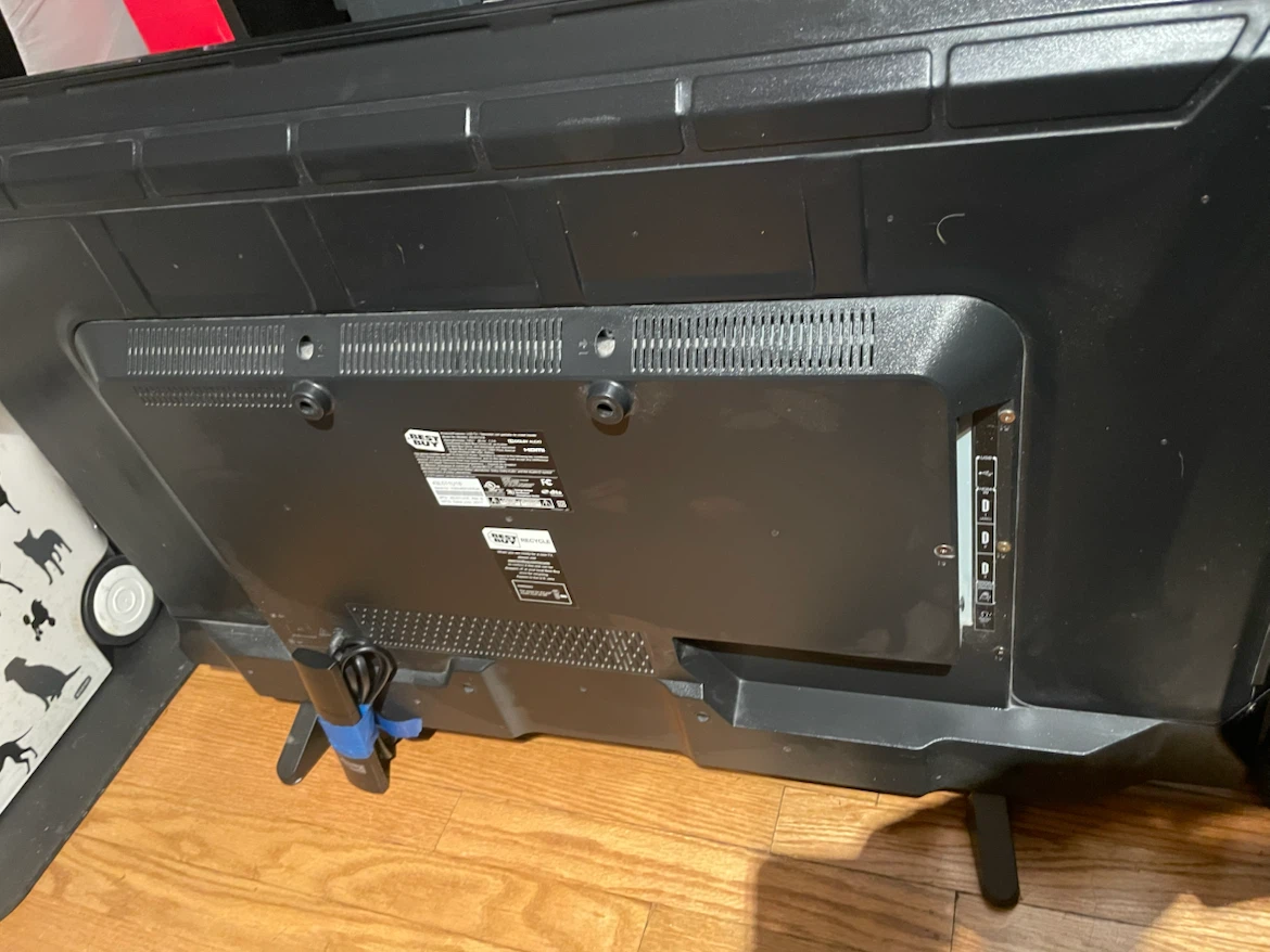Toshiba 43-inch LCD TV - photo 4