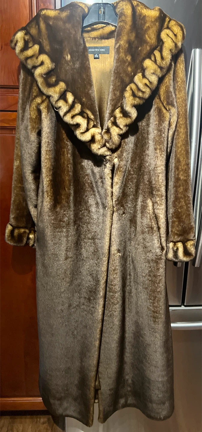Jones New York Faux Fur Coat. Size