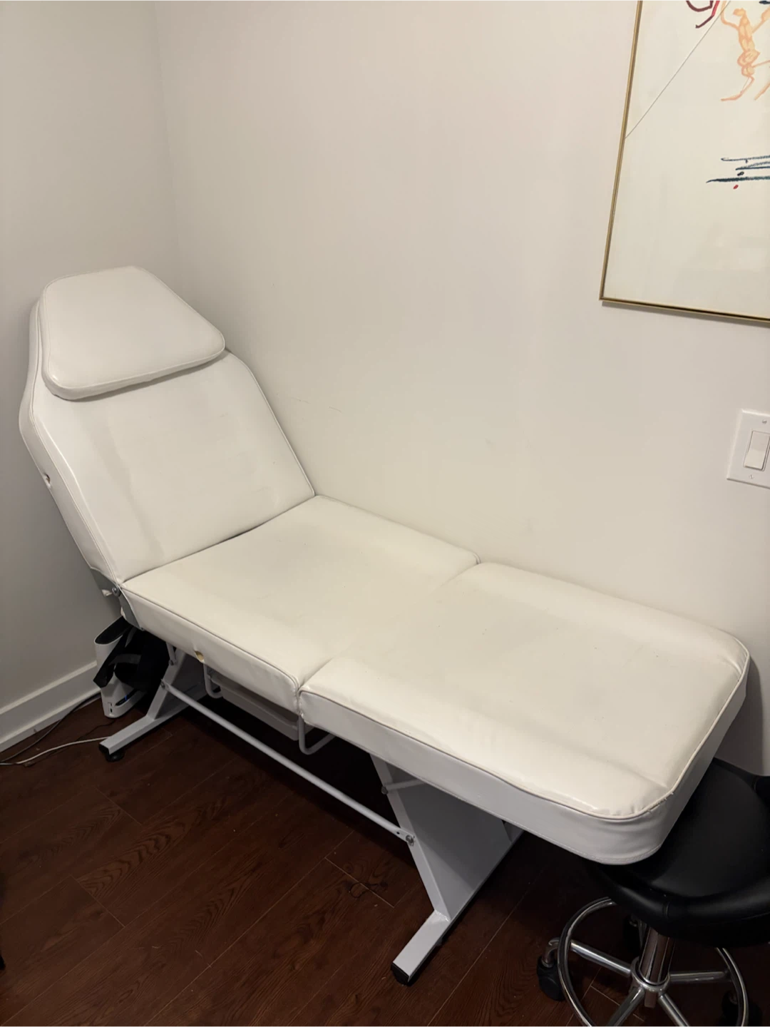 Cosmetic Chair - photo 2