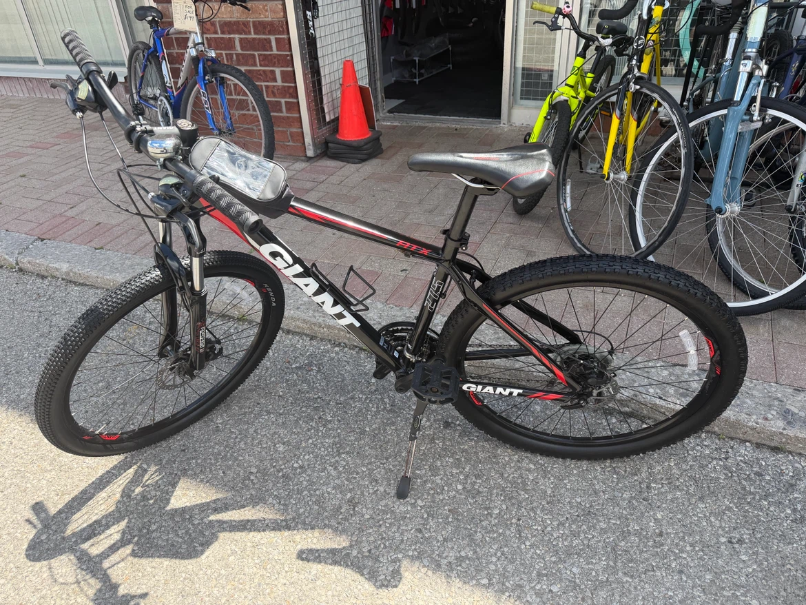 Giant ATX 27.5 Mountain Bike