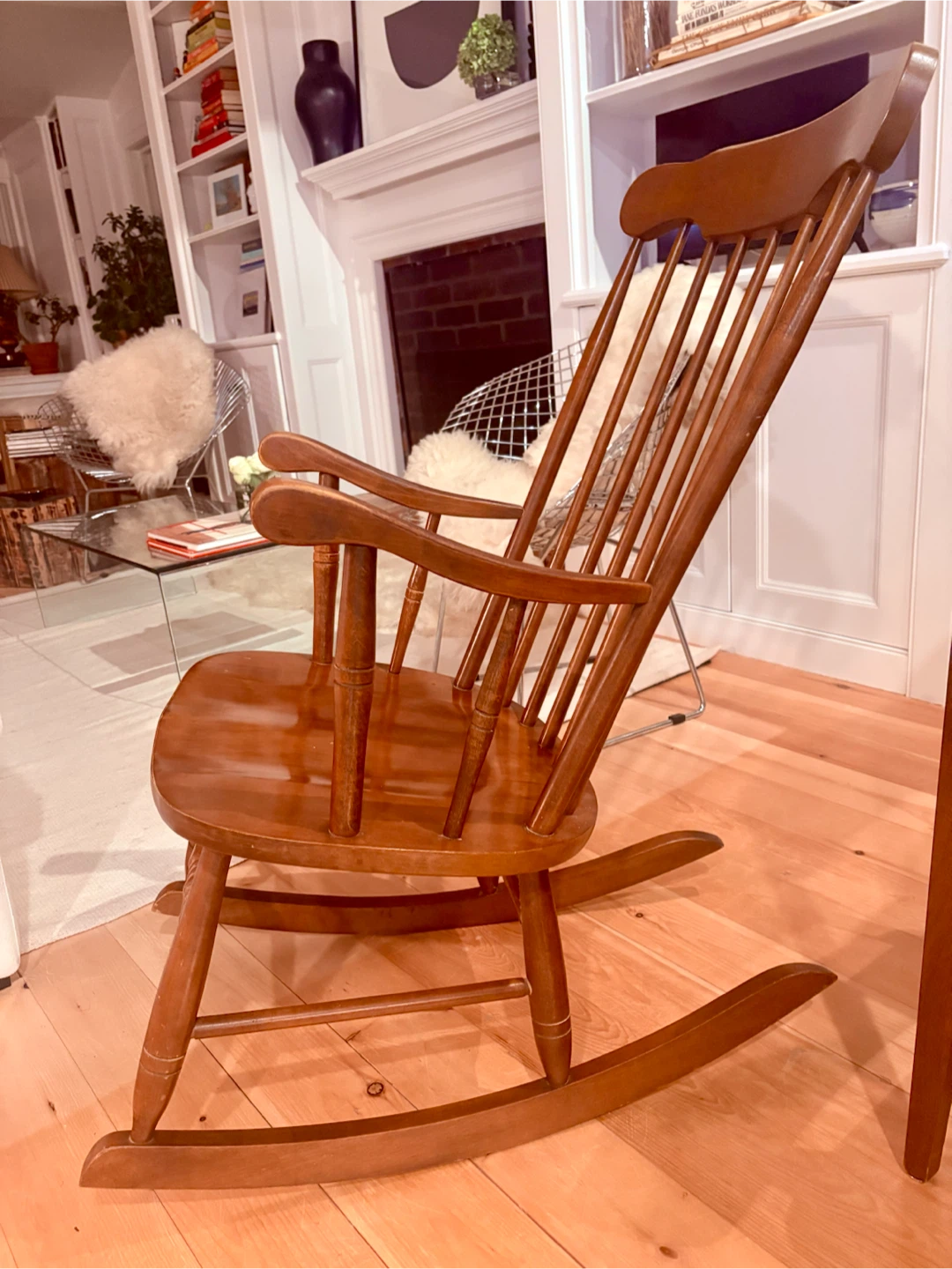Classic wooden Windsor rocking chair - photo 2