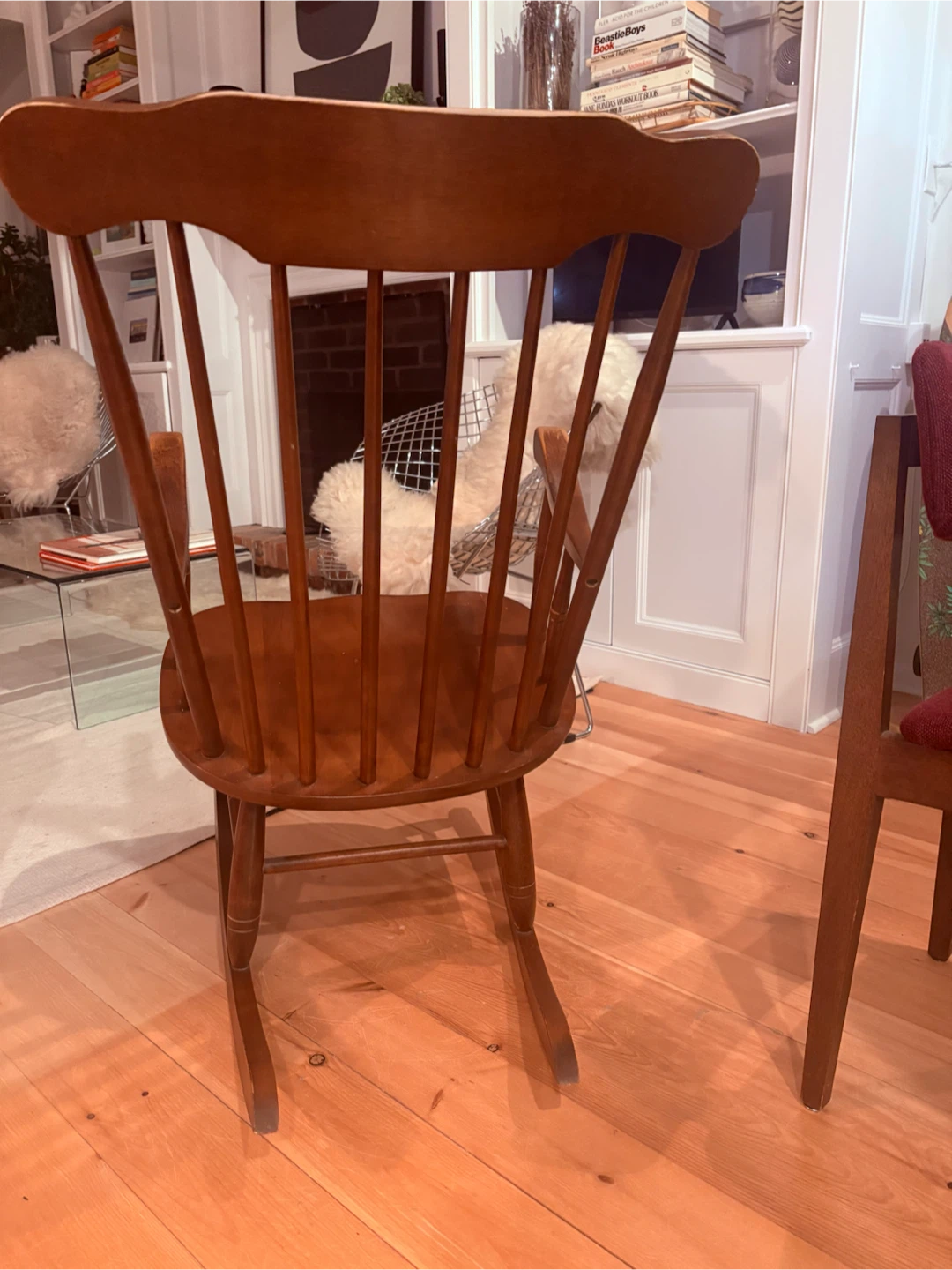 Classic wooden Windsor rocking chair - photo 3