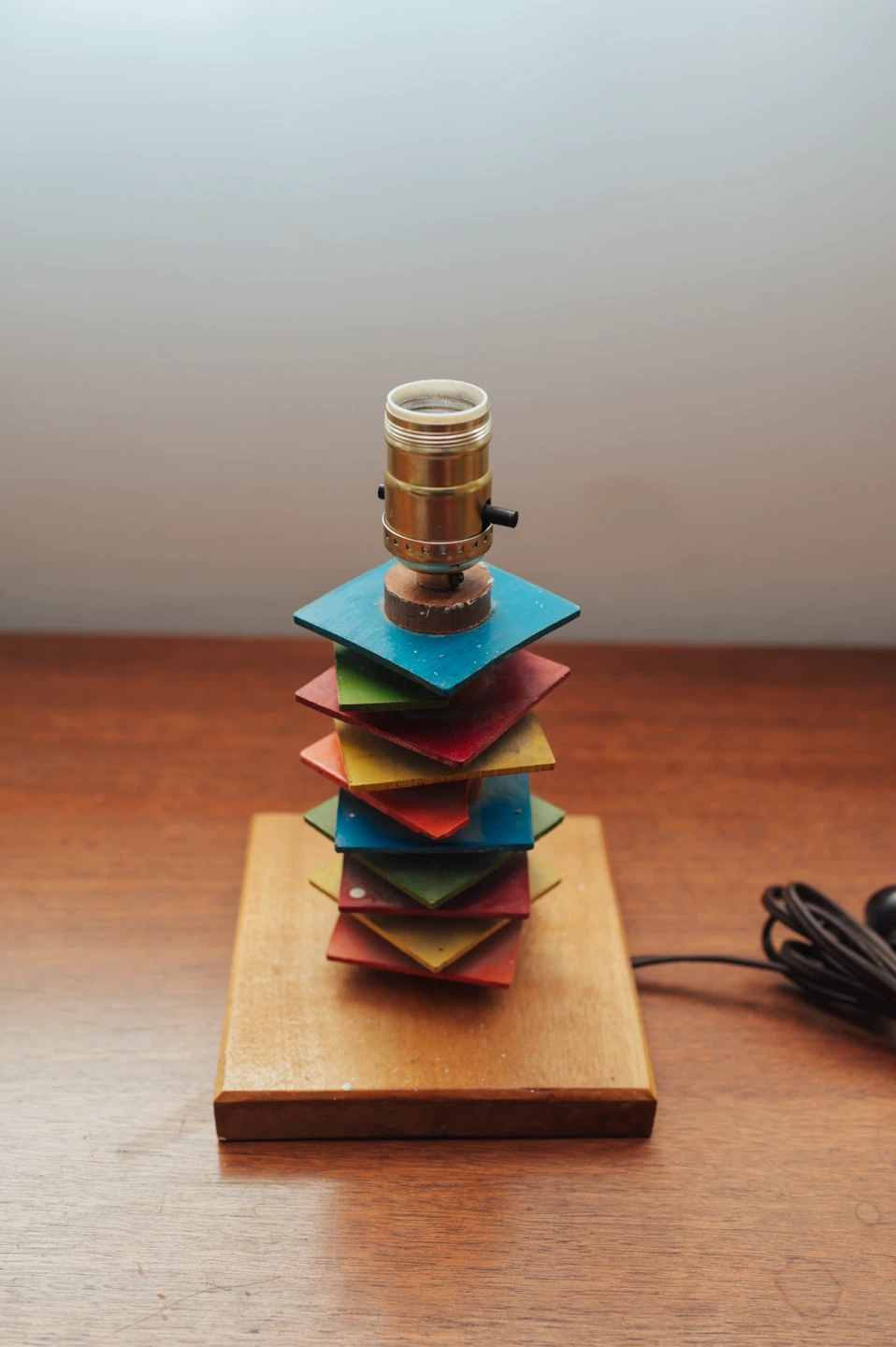 Vintage Memphis-Style Geometric Small Wood Table Lamp – 8” - photo 2