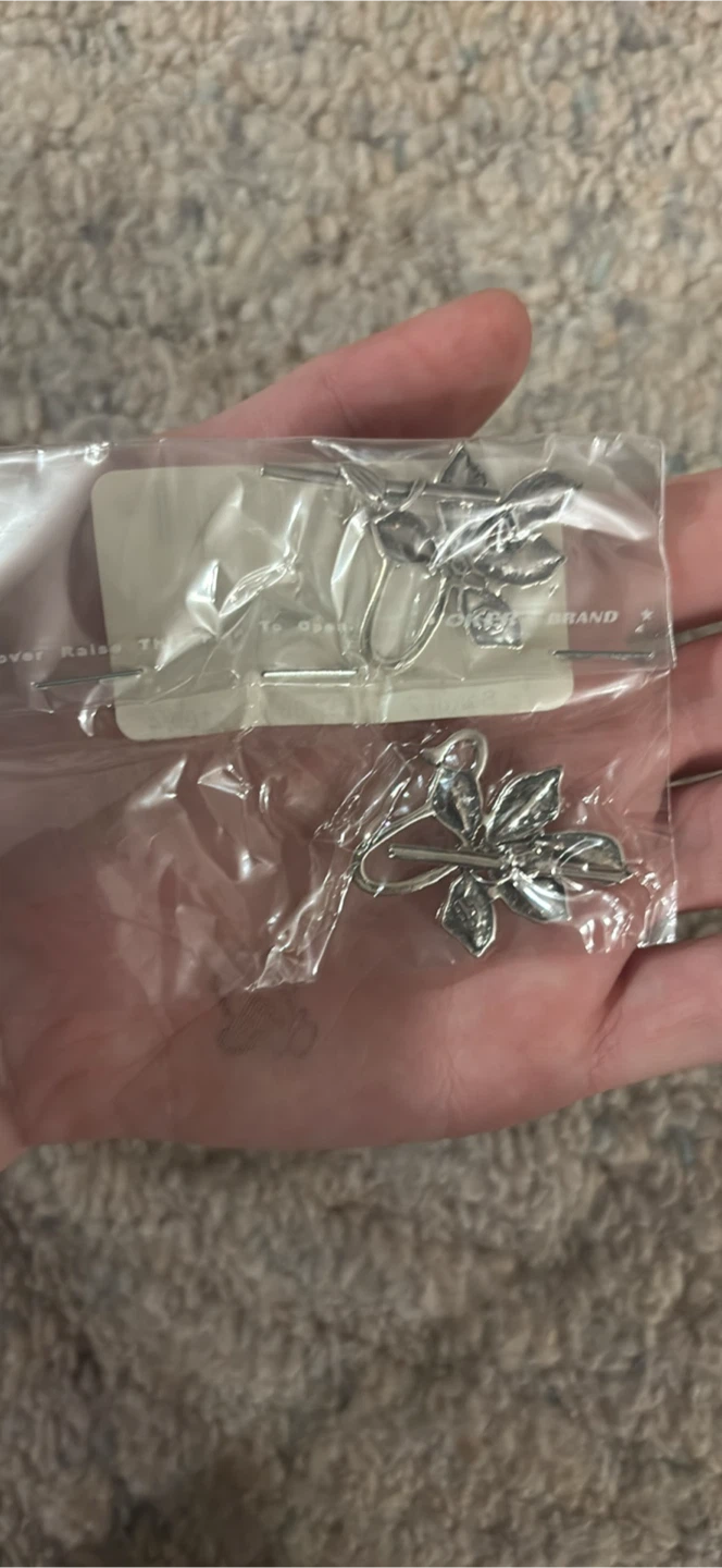 Set of 2 Leaf Toggle Clasps - photo 2