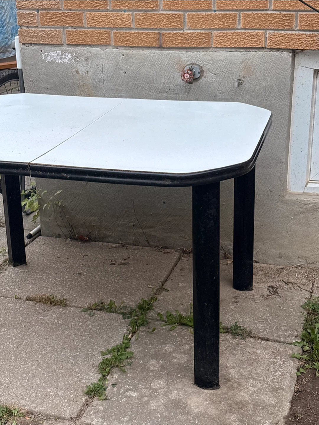 White and black small dining table - photo 2
